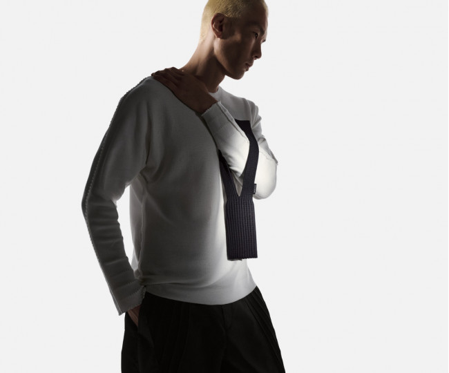 Аксесуар для захисту та комфортного використання iPhone Pocket by ISSEY MIYAKE - Short